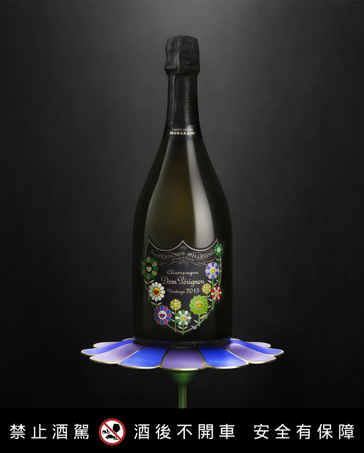 香檳王2015年份香檳x村上隆聯名禮盒產品，建議售價NT$ 8,920。業者提供