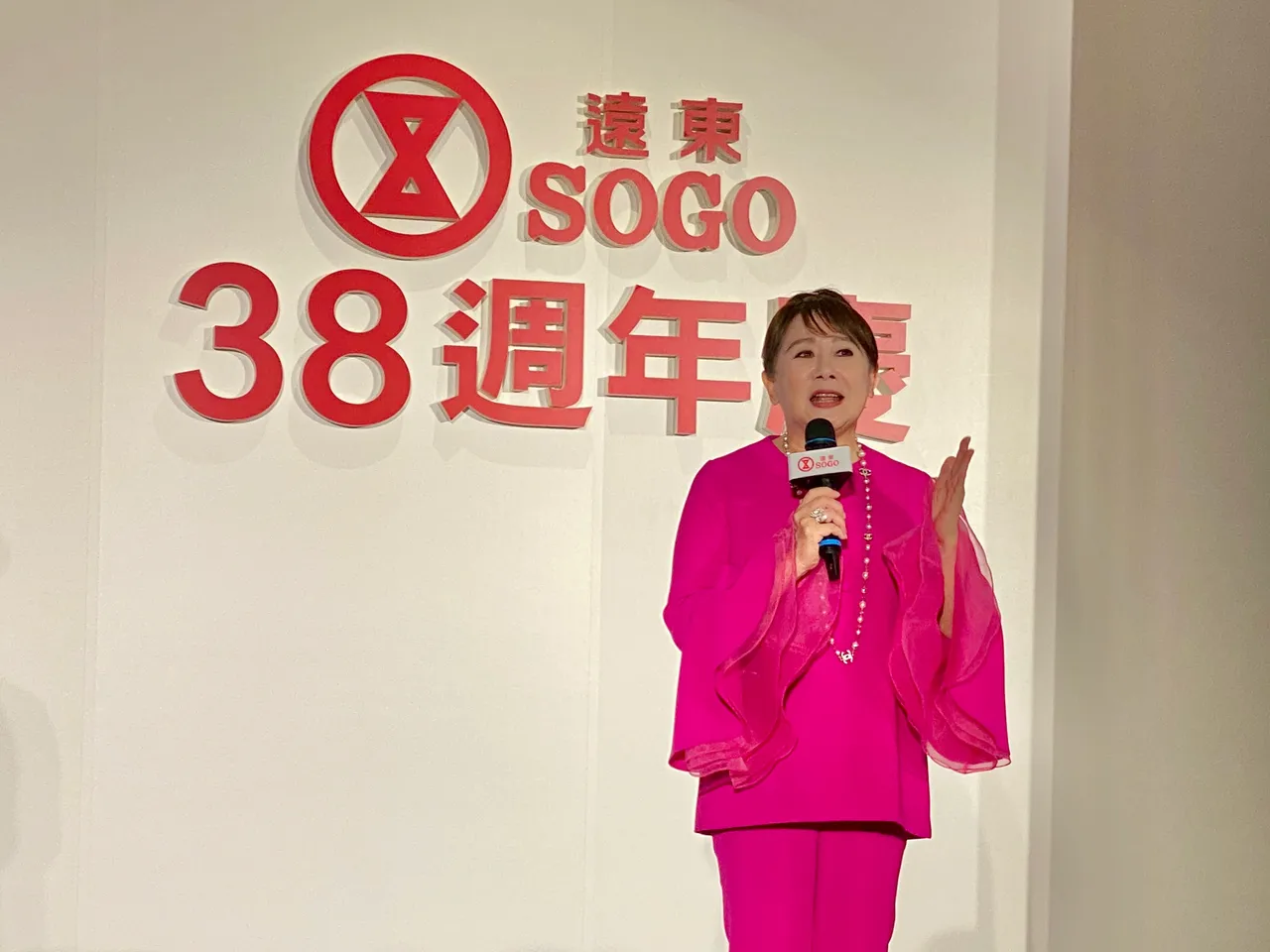 遠東SOGO百貨董事長黃靖雯表示,這次週年慶有兩大優勢,包含普發1萬元以及降溫助攻秋冬服飾。莊偉祺攝