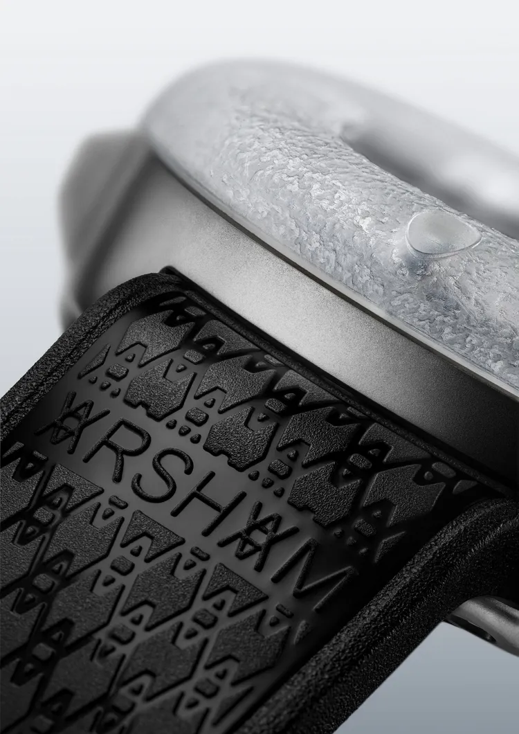 HUBLOT MP-17 Arsham Splash藍寶石鈦金十日動力儲存腕錶。品牌提供