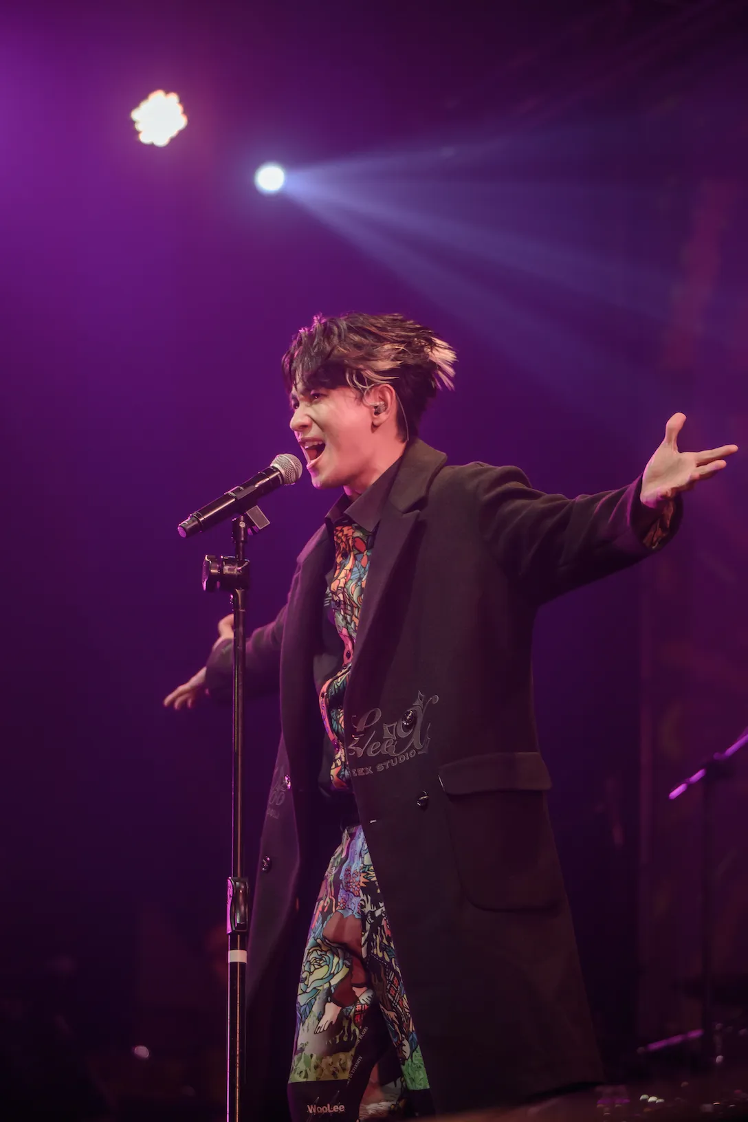 陈谦文挑战多首台语金曲串烧,结合不同风格歌曲。葡萄长文创工作室提供