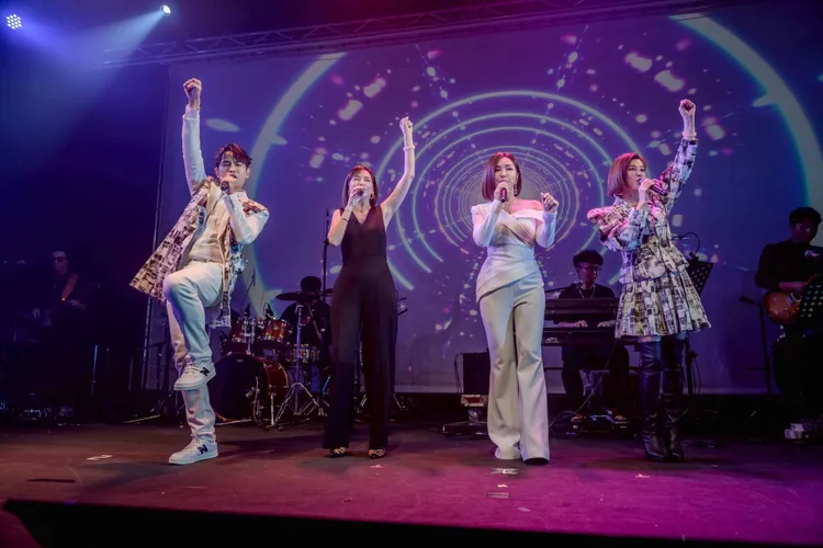 陳謙文（左起）、簡沛恩、陳美鳳、方馨合唱。葡萄長文創工作室提供