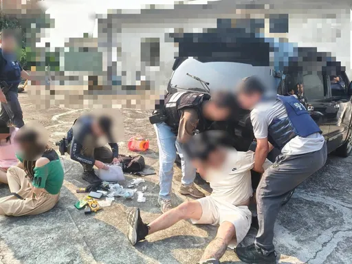 开车拒捕逃亡!检警跨县市联手缉获「通缉犯鸳鸯」、大量毒品