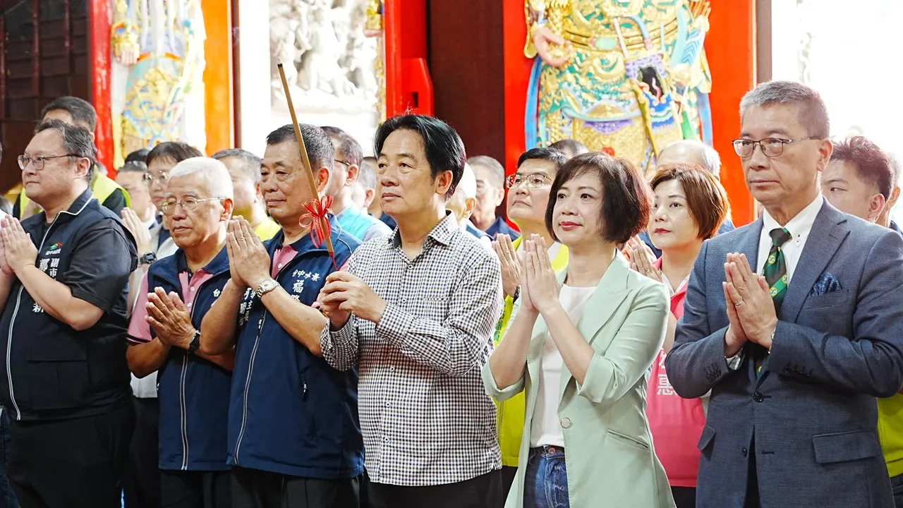 民进党主席赖清德昨到台中与党公职人员「便当会」,会中达成共识征召立委何欣纯参选2026台中市长。翻摄何欣纯脸书