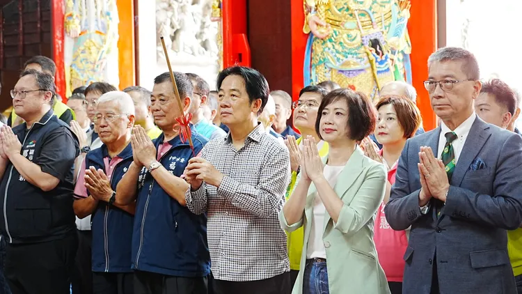 民進黨主席賴清德昨到台中與黨公職人員「便當會」，會中達成共識徵召立委何欣純參選2026台中市長。翻攝何欣純臉書