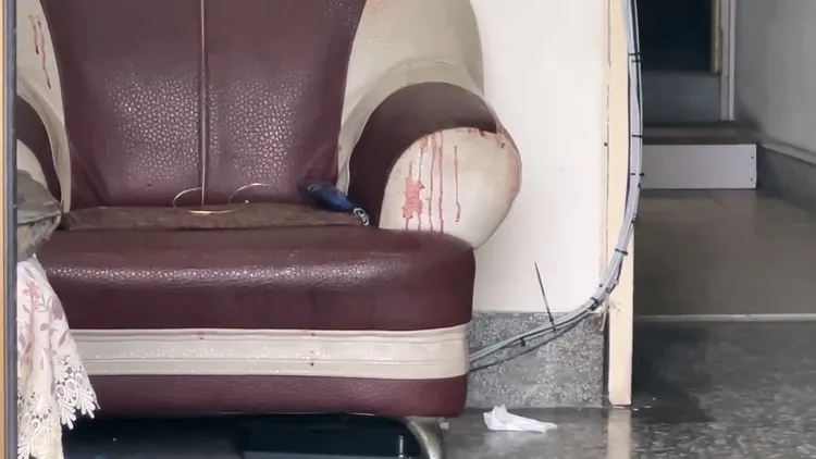 被害人家中沙發也有血跡。民眾提供