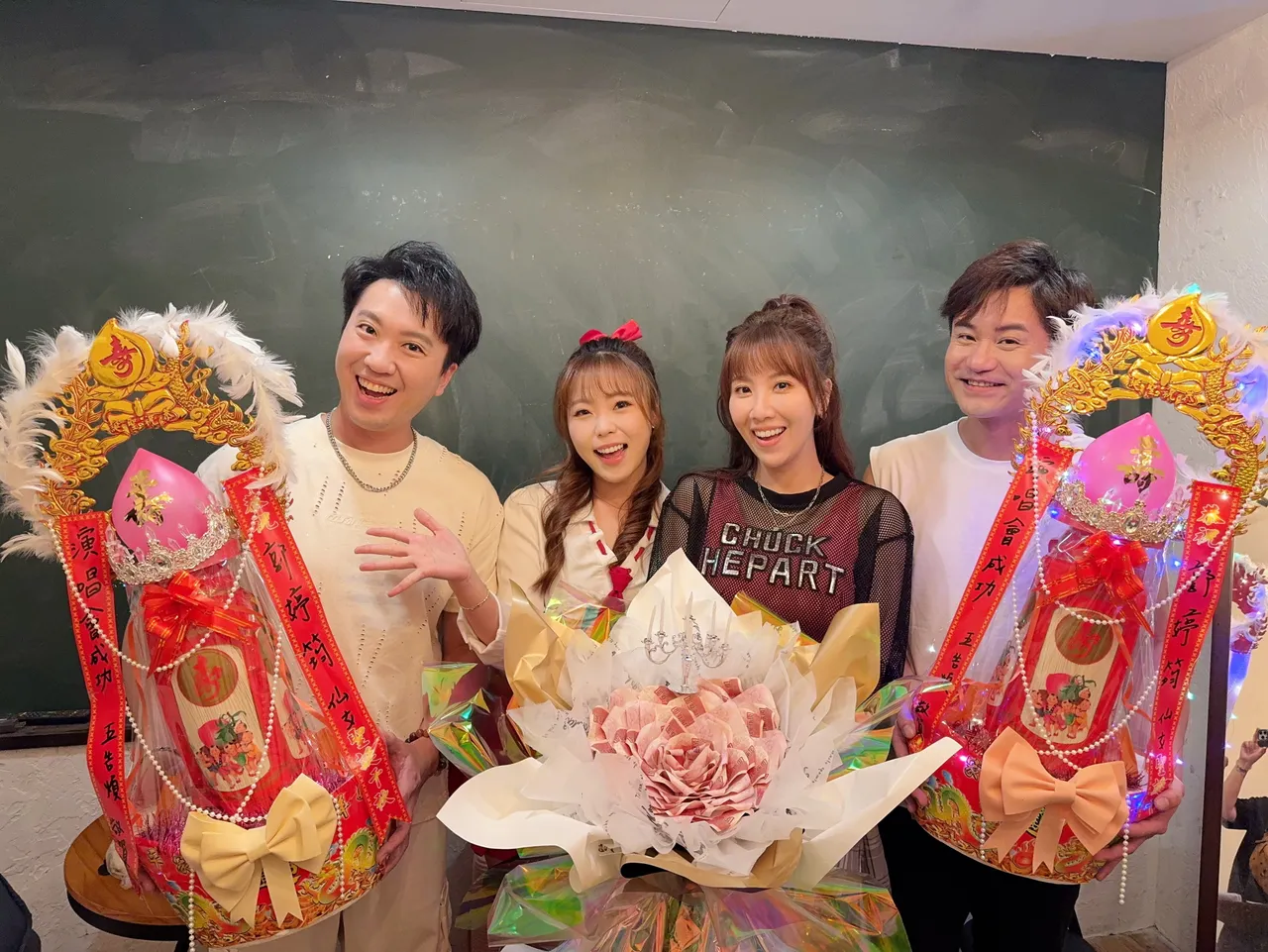 沈建豪、吴美琳、苏宥蓉、吴俊宏力挺郭婷筠开唱。时代创艺提供