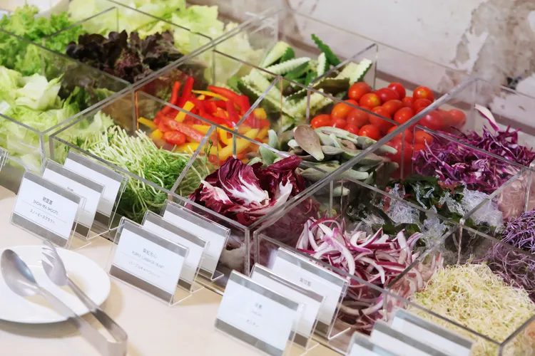 早餐有多種生菜沙拉讓早餐不只豐富多樣，也兼具營養。業者提供