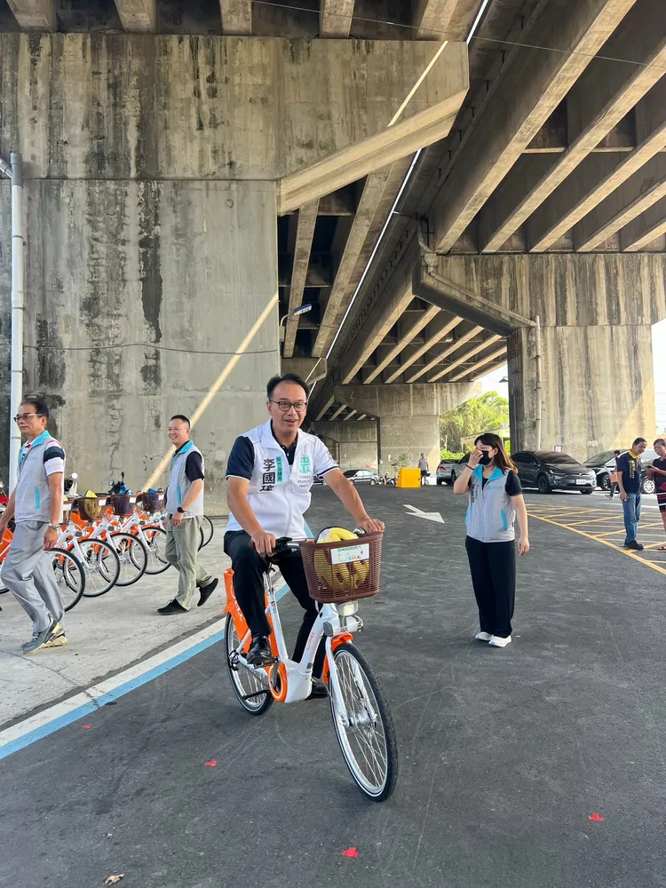 李國璋、高虹安出席鹽港溪流域自行車道啟用典禮。李國璋臉書