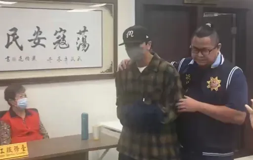 坤達上銬移送畫面曝!認了花30萬買假病歷「裝高血壓」躲兵役