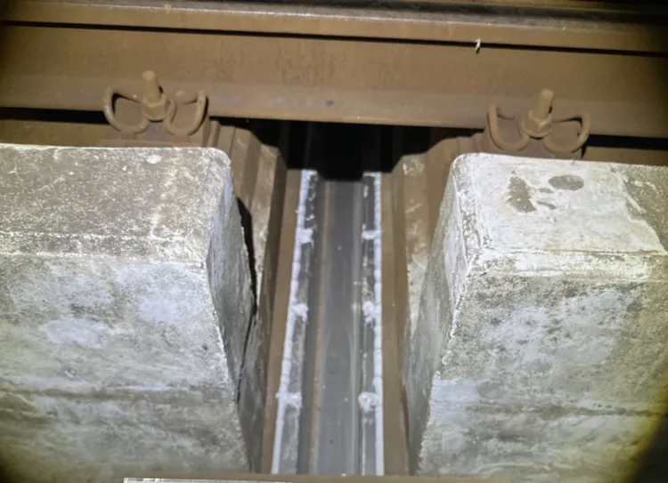 桃捷啟動汰換集水帶為不鏽鋼材質並加強鎖固。桃捷公司提供