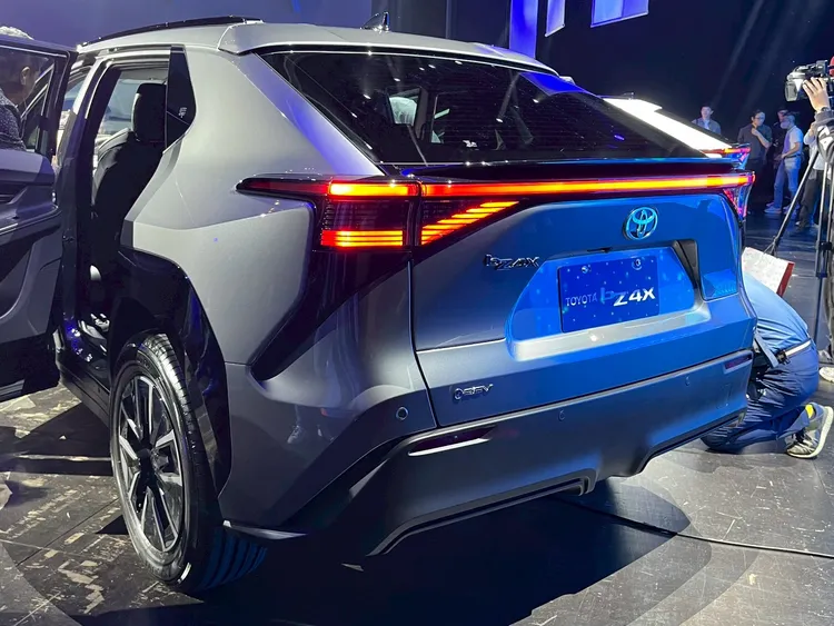 車尾鴨尾擾流板上緣加高5mm，兼顧美學與空力效率。周奕豪攝