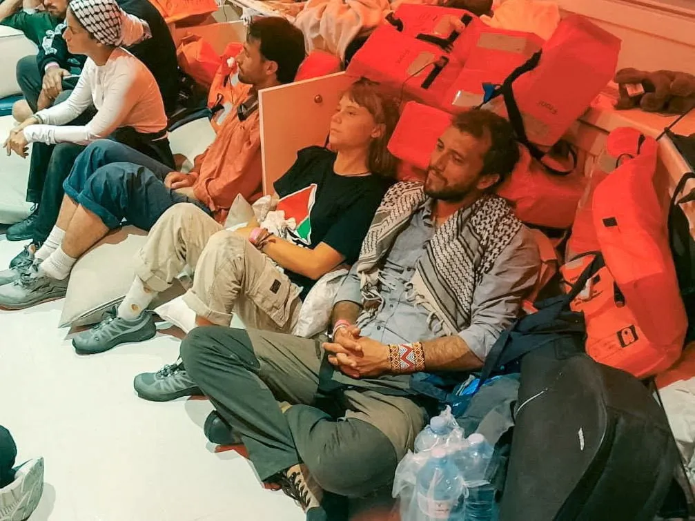 童贝里(右二)控诉遭到以色列不人道待遇。路透社