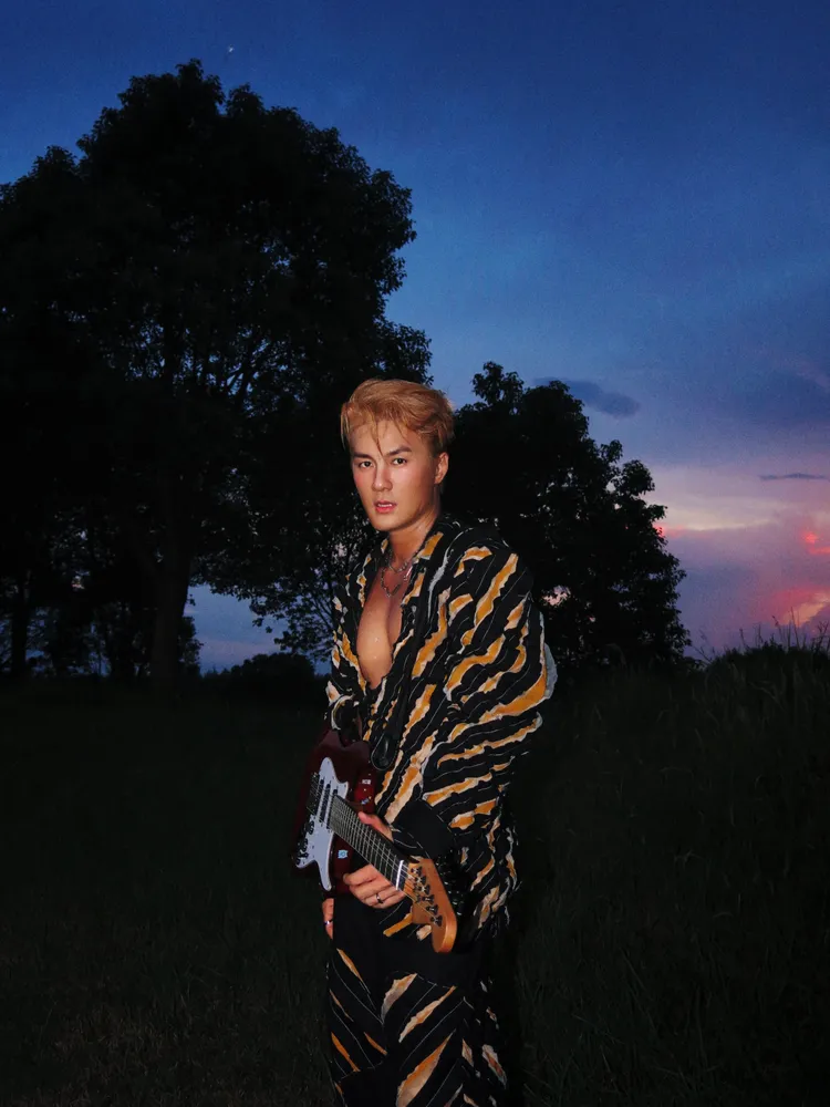 吳克群深情唱出深情唱《沒了命愛你》。六度空間提供