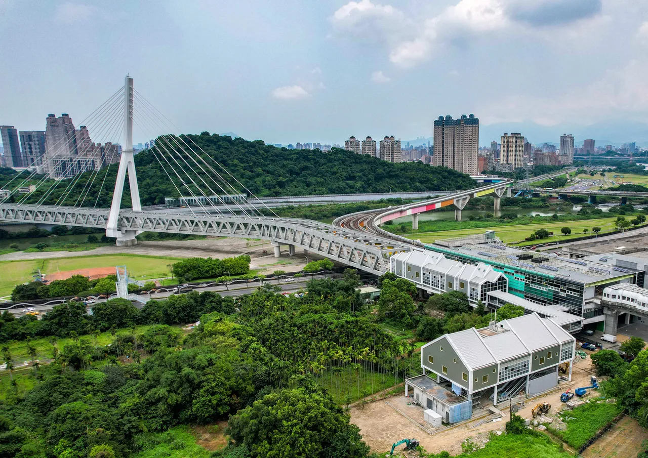 轻轨高架车站导入AI派梯。捷运局提供