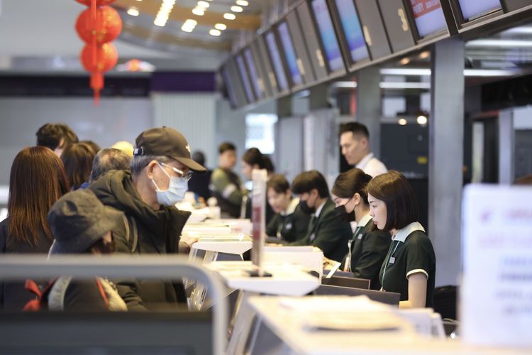 長榮空服員曝班表緊繃　飛行時數暴增、輪休不足成常態