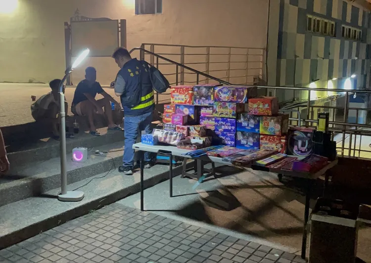 環保局成立中秋環保稽查小組，在熱門景點加強勸導，過了10點就不要大聲喧嘩、施放煙火。環保局提供