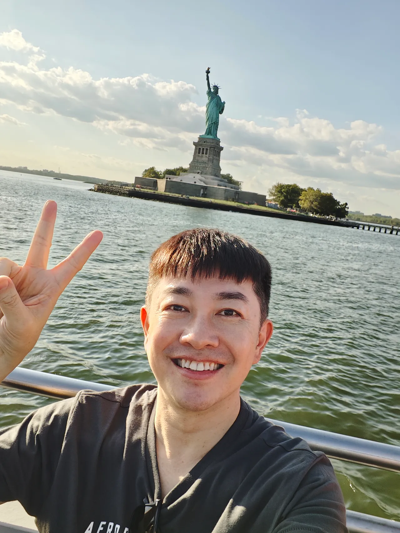 李明川日前赴美国赴纽约度假。产值娱乐提