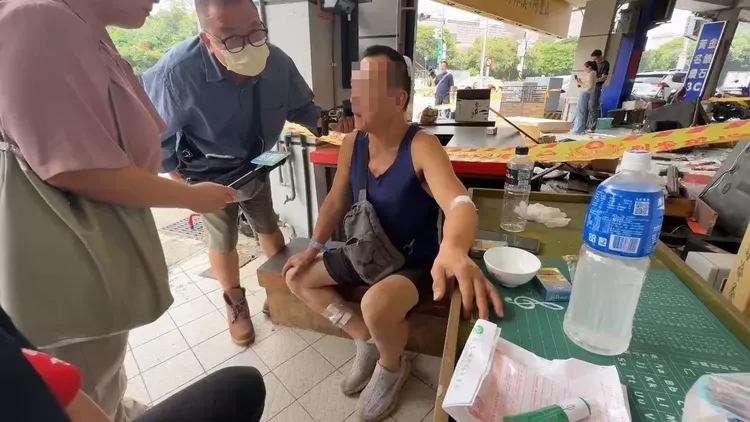 張男說，當時媽媽睡下鋪，自己睡上鋪，只聽到一聲巨響，回過神來才發現媽媽被救援人員抬出去。民眾提供