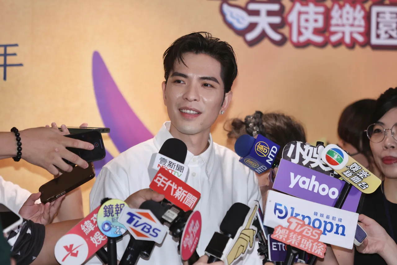 萧敬腾受访时分享,自家员工到花莲当铲子超人。彭欣伟摄