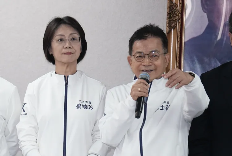 国民党立委翁晓玲、赖士葆。彭欣伟摄