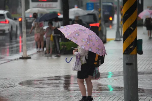 東北季風發威!大台北、宜蘭豪雨不斷 「這時」風雨最強