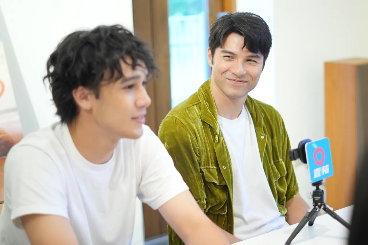 凤小岳露出慈父般的笑容。彭欣伟摄