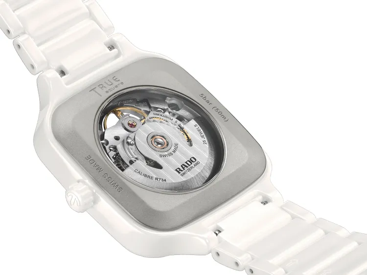 新作皆搭載Rado R734自動上鍊機芯。品牌提供