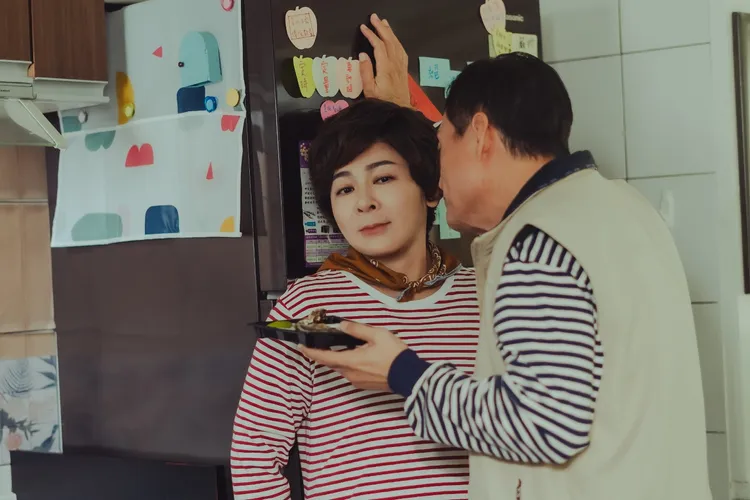 檢場、王彩樺首度演夫妻火花四射。中視提供