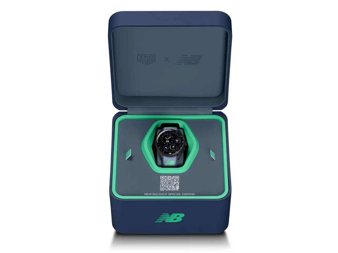 泰格豪雅Connected Calibre E5 智能腕錶40毫米 × New Balance 聯名款,40mm,黑色DLC 2級鈦金屬錶殼,1.39吋AMOLED 觸控顯示螢幕,雙材質橡膠錶帶搭配高科技織物內襯,Calibre E5 (TAG Heuer OS)機芯,動力儲存完整效能約1.5天、運動模式(跑步)12小時 ,防水深度50米,6萬6400元。品牌提供