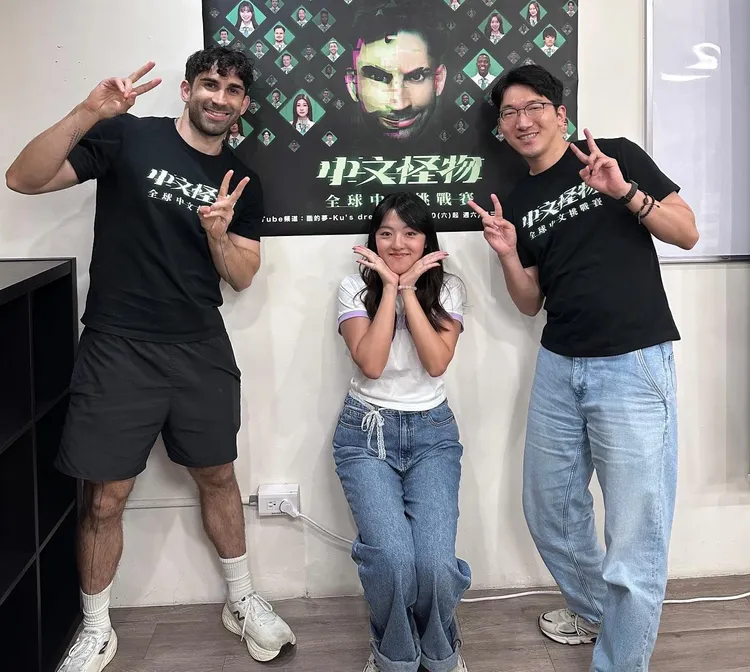 申聖贊帶著女友和酷合影。翻攝申聖贊Threads