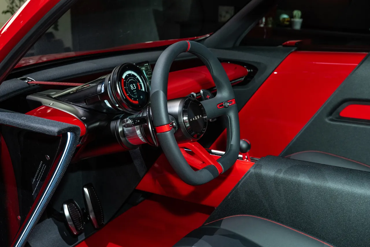 X-COMPACT能即时分析驾驶的情绪与生理变化,主动提供行车建议、目的地推荐,让车辆不仅是移动工具,更成为能理解驾驶心境的智慧伙伴。业者提供