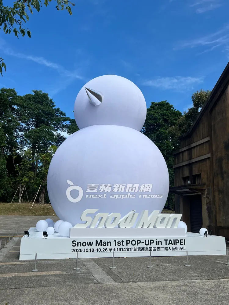 Snow Man巨型雪人氣球也搬來台。陳薇安攝