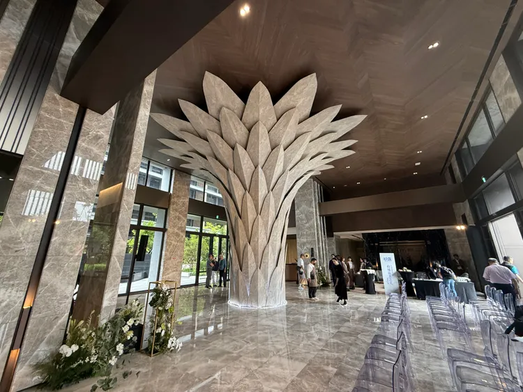 「研森」公設導入由國際建築大師隈研吾操刀設計《府城最美之花》。葉家銘攝