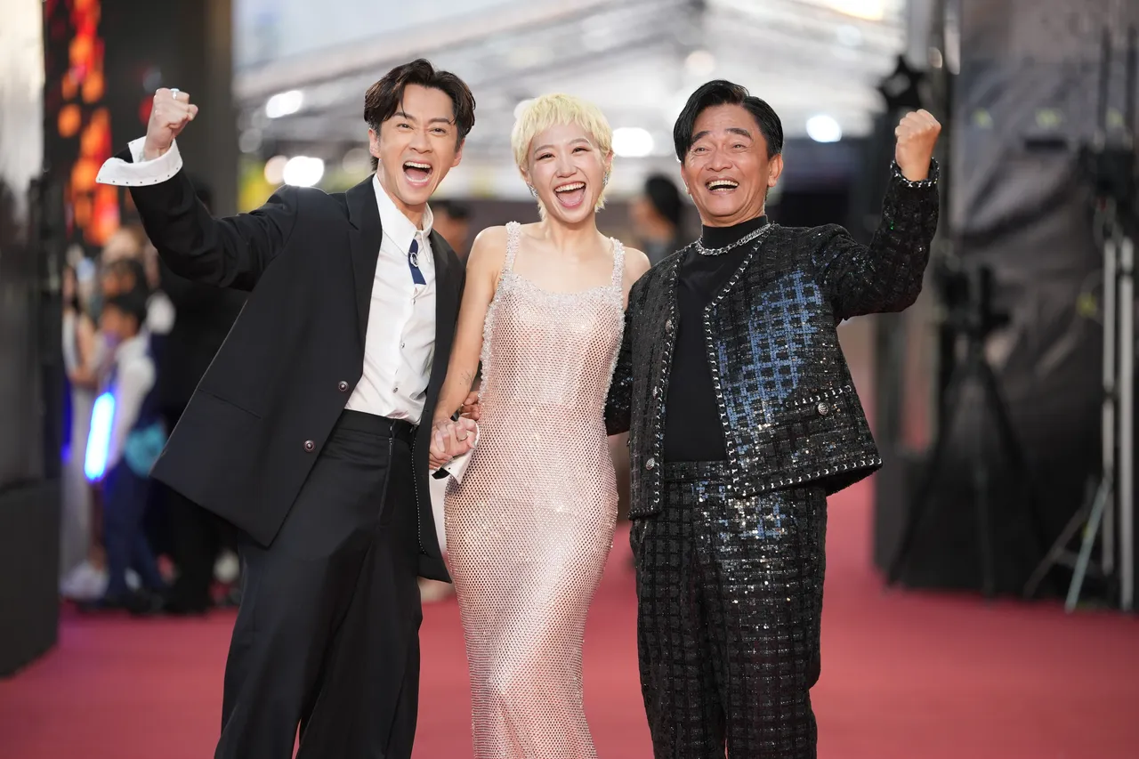 陈汉典(左起)、Lulu、吴宗宪携手踏上红毯。摄影中心摄