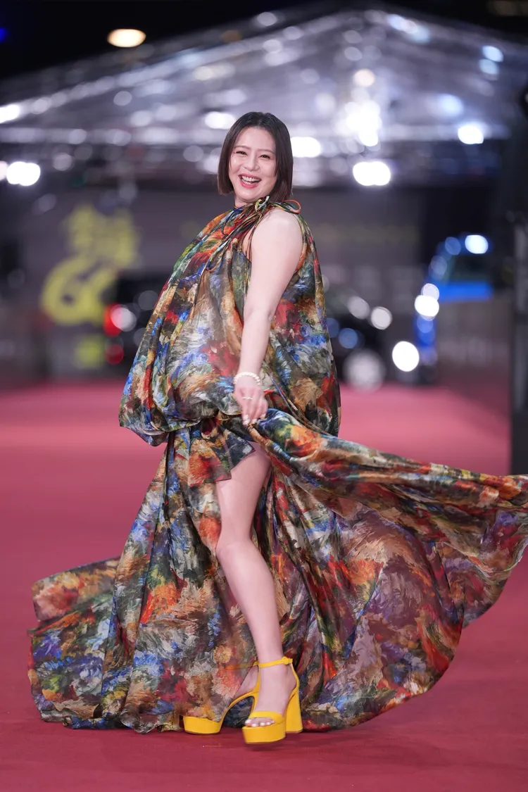 劉品言大腹便便走紅毯。攝影中心攝