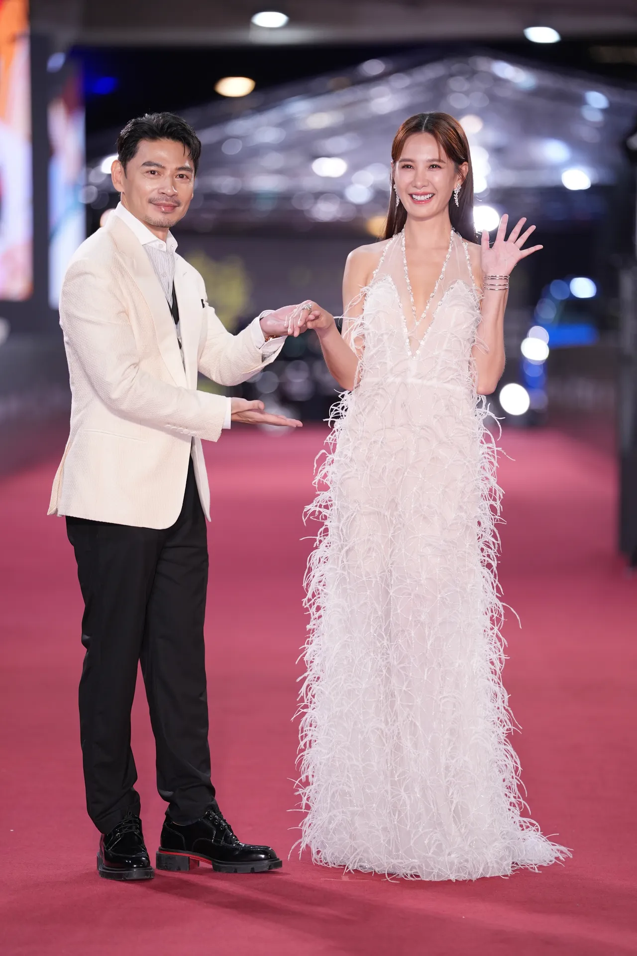 阿Ken(左)和安心亚宛如「白色恋人」CP。摄影中心摄