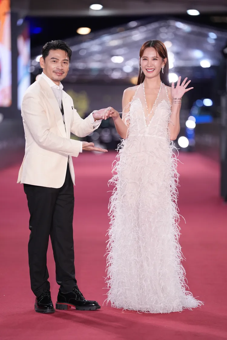 阿Ken（左）和安心亞宛如「白色戀人」CP。攝影中心攝