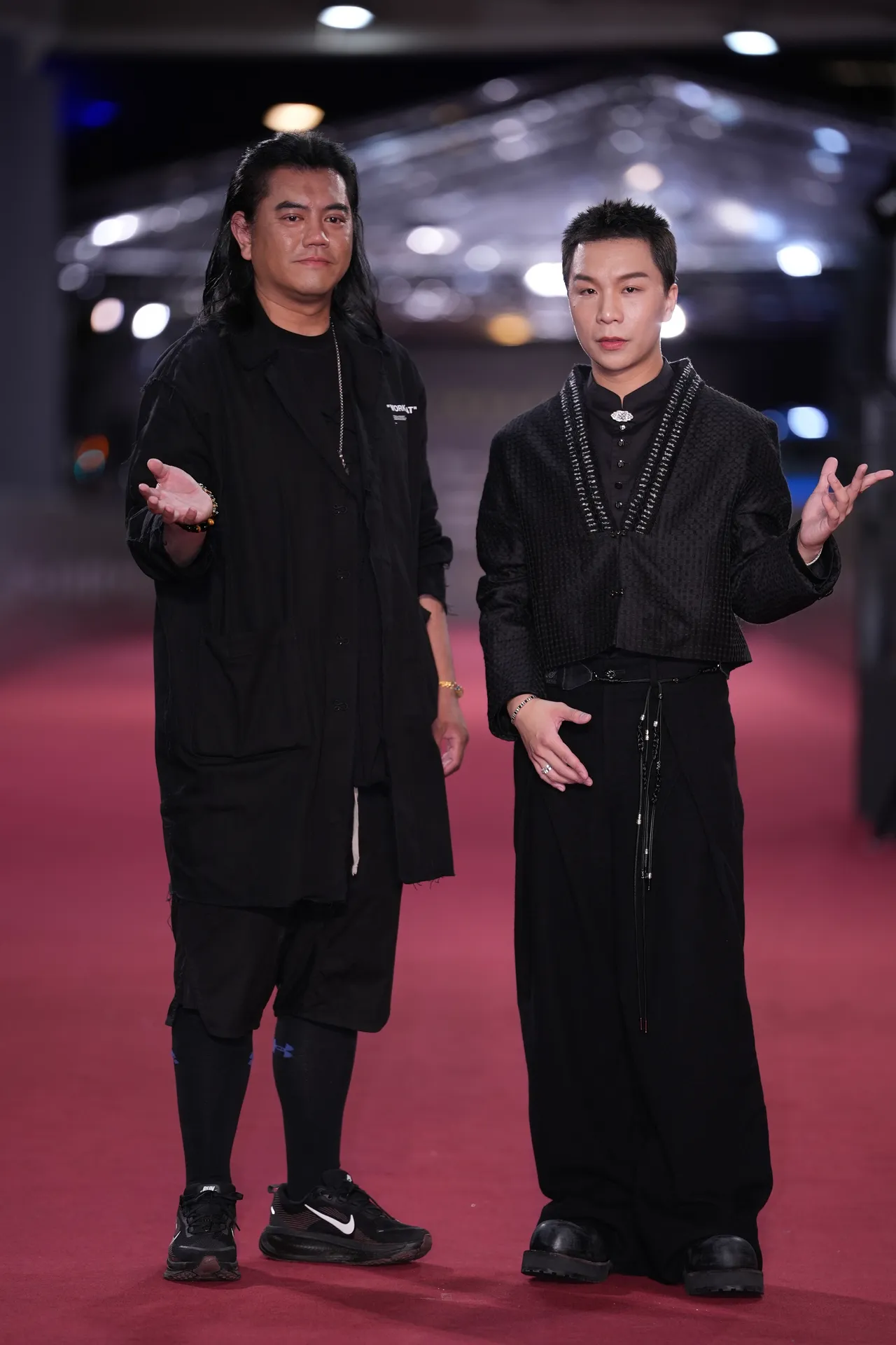 派翠克(右)和制作人B2一起走红毯。摄影中心摄