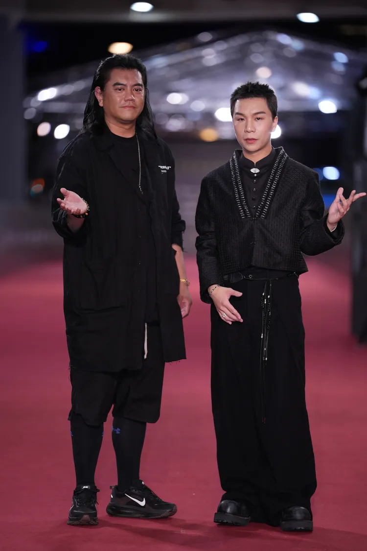 派翠克（右）和製作人B2一起走紅毯。攝影中心攝