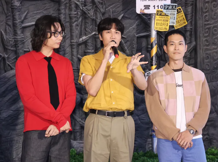 宇宙人方Q（左起）小玉和阿奎。莊宗達攝