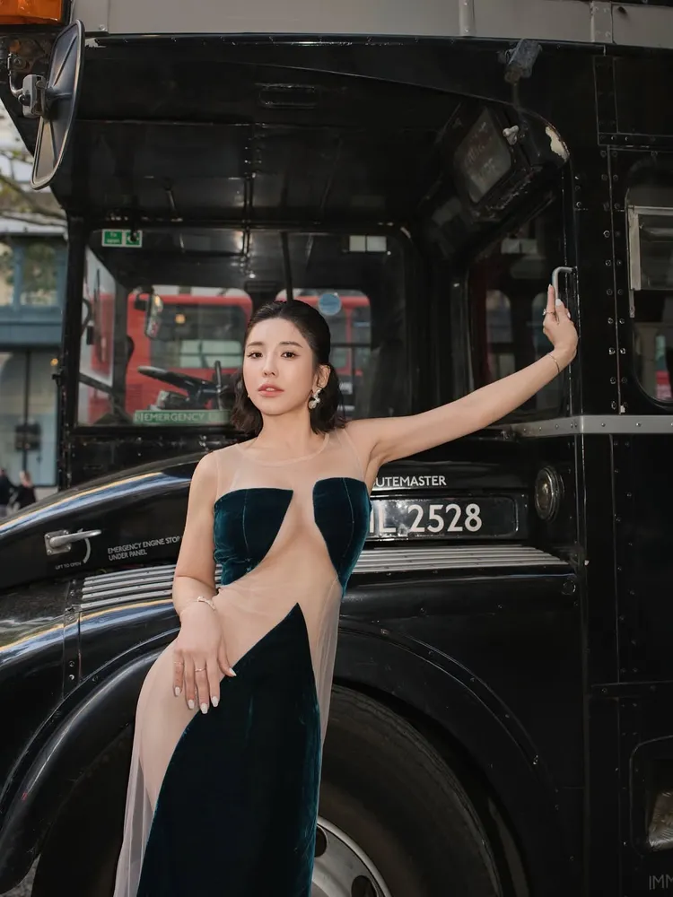 壯壯穿的禮服巧妙遮住三點。翻攝壯壯IG