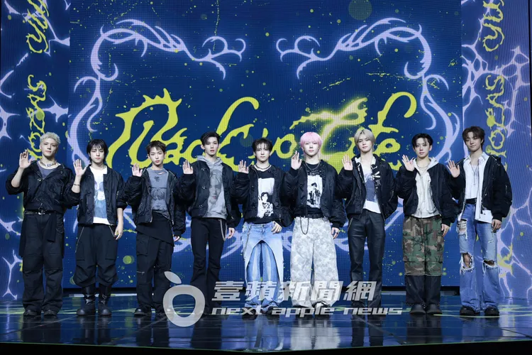 &TEAM由老么MAKI（左起）TAKI、HARUA、JO、YUMA、NICHOLAS（王奕翔）、K、副隊長FUMA、隊長EJ組成。YX LABELS提供