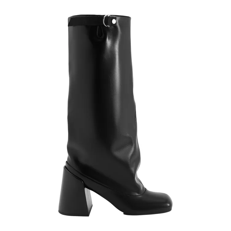 CHARLES & KEITH Robbie粗跟長靴，3590元。品牌提供