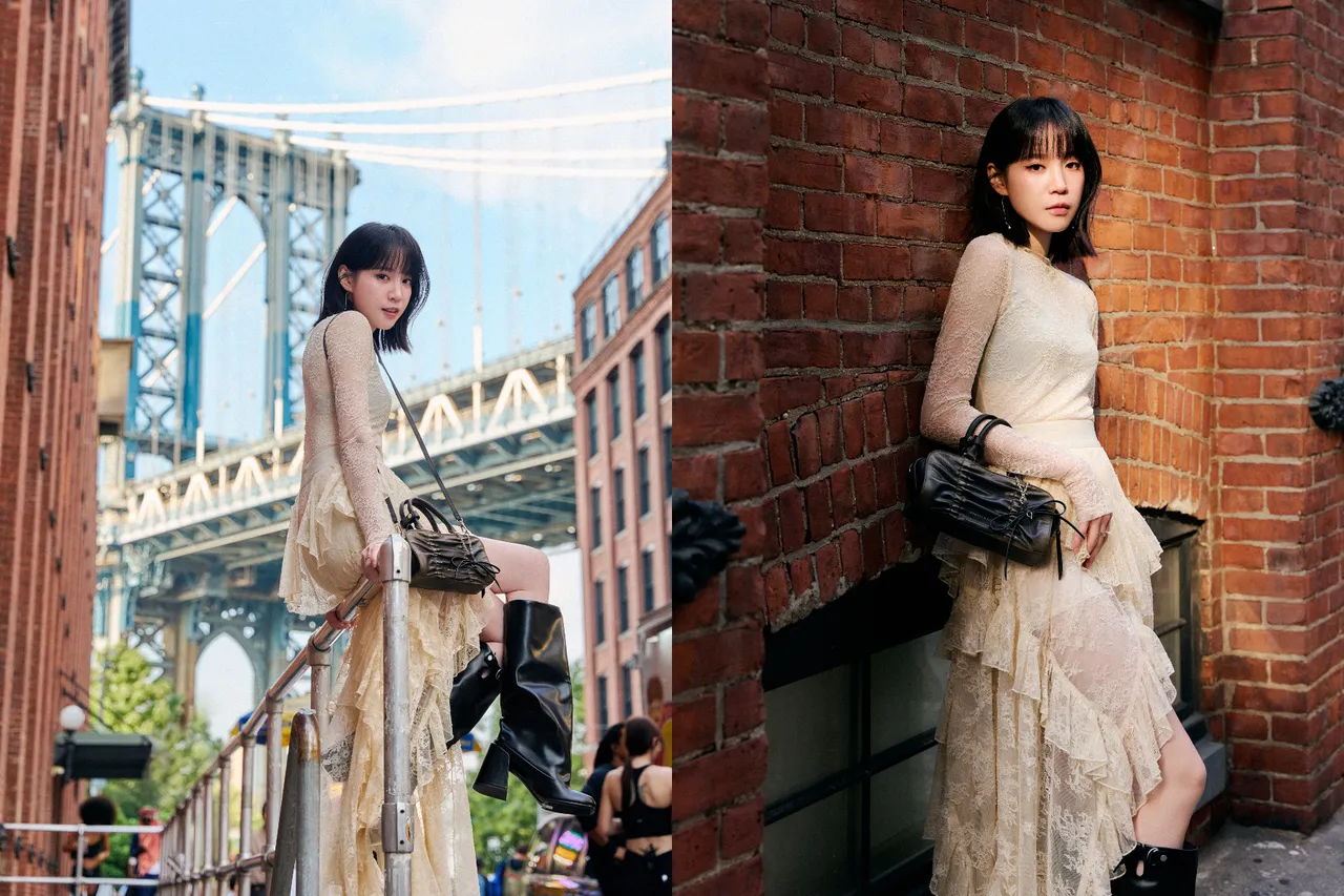 程予希以蕾丝洋装搭配CHARLES & KEITH Kadee抓皱托特包搭配Robbie粗跟长靴。品牌提供