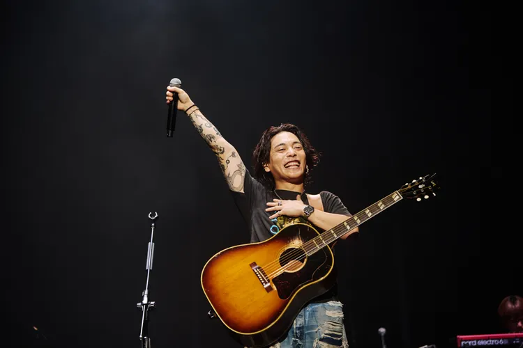 優里邀滿場粉絲一起嗨。大鴻藝術、超級圓頂提供