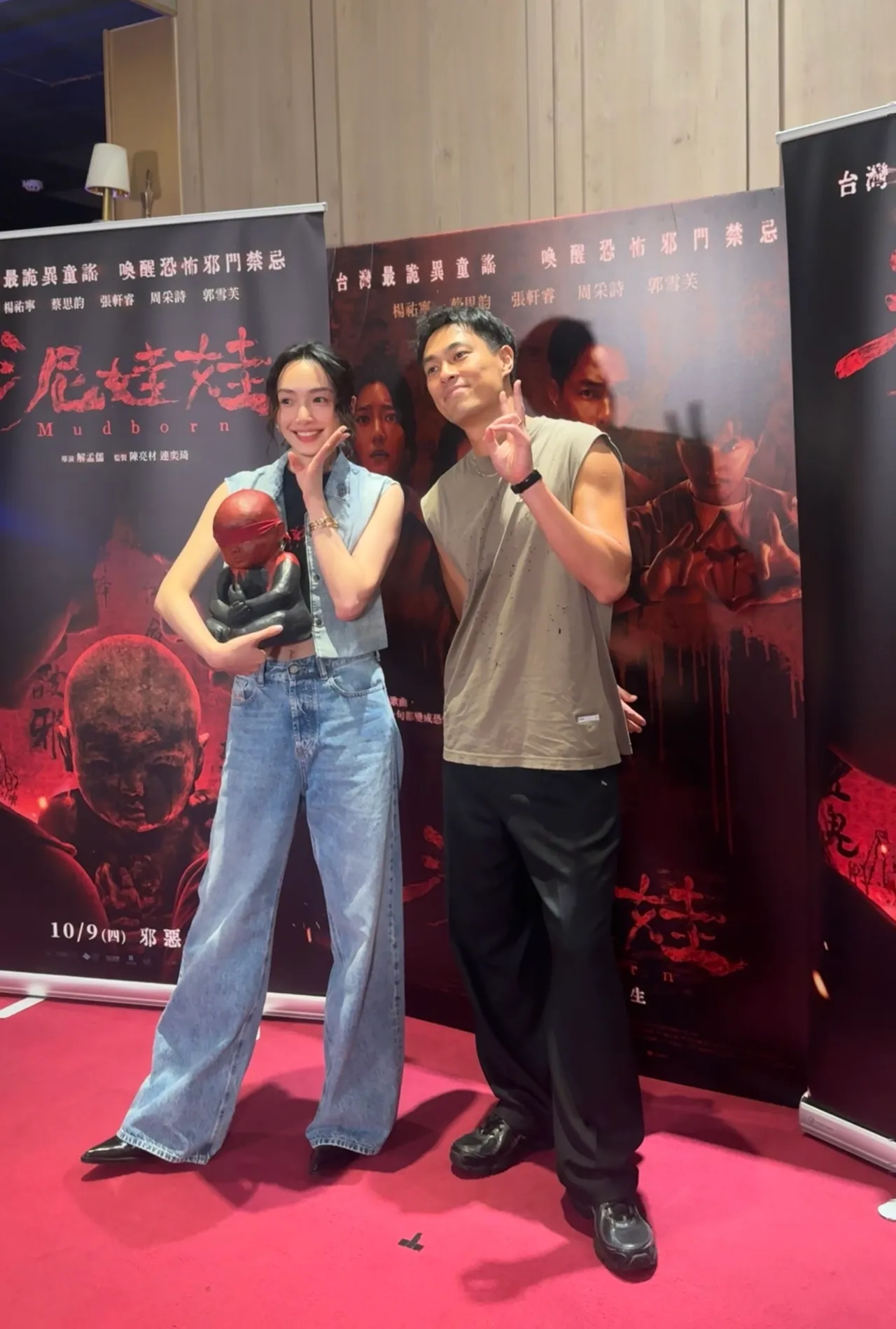 楊祐寧(右)與蔡思韵勤跑映後宣傳。天予電影提供