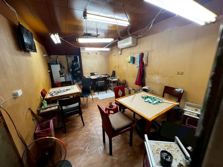 該職業賭場僅熟客可入場。警方提供