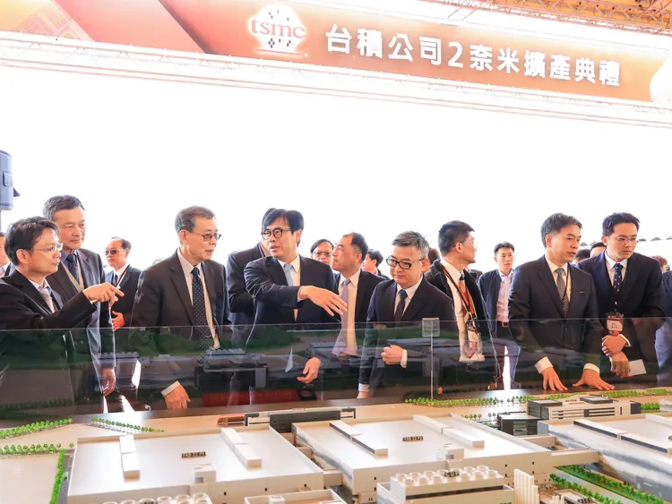 2025年台積電F22舉辦2奈米擴產典禮，高雄先進半導體製造量能再擴大。翻攝畫面