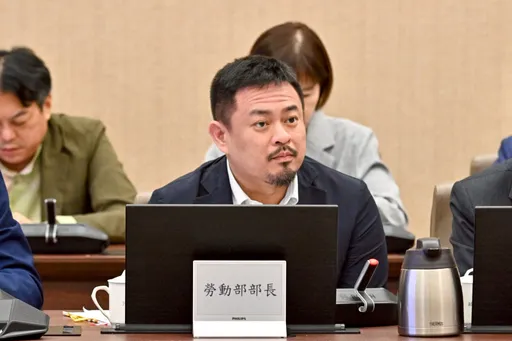 勞動部出手救缺工！幫製造業本國員工加薪就能多請移工