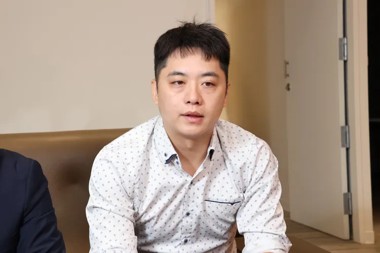 天品集團跨足無人機，李振豪表示建置專屬的無塵室，加上團隊研發的藥水，目前可對外接單且可大量生產，良率又能達標。莊宗達攝